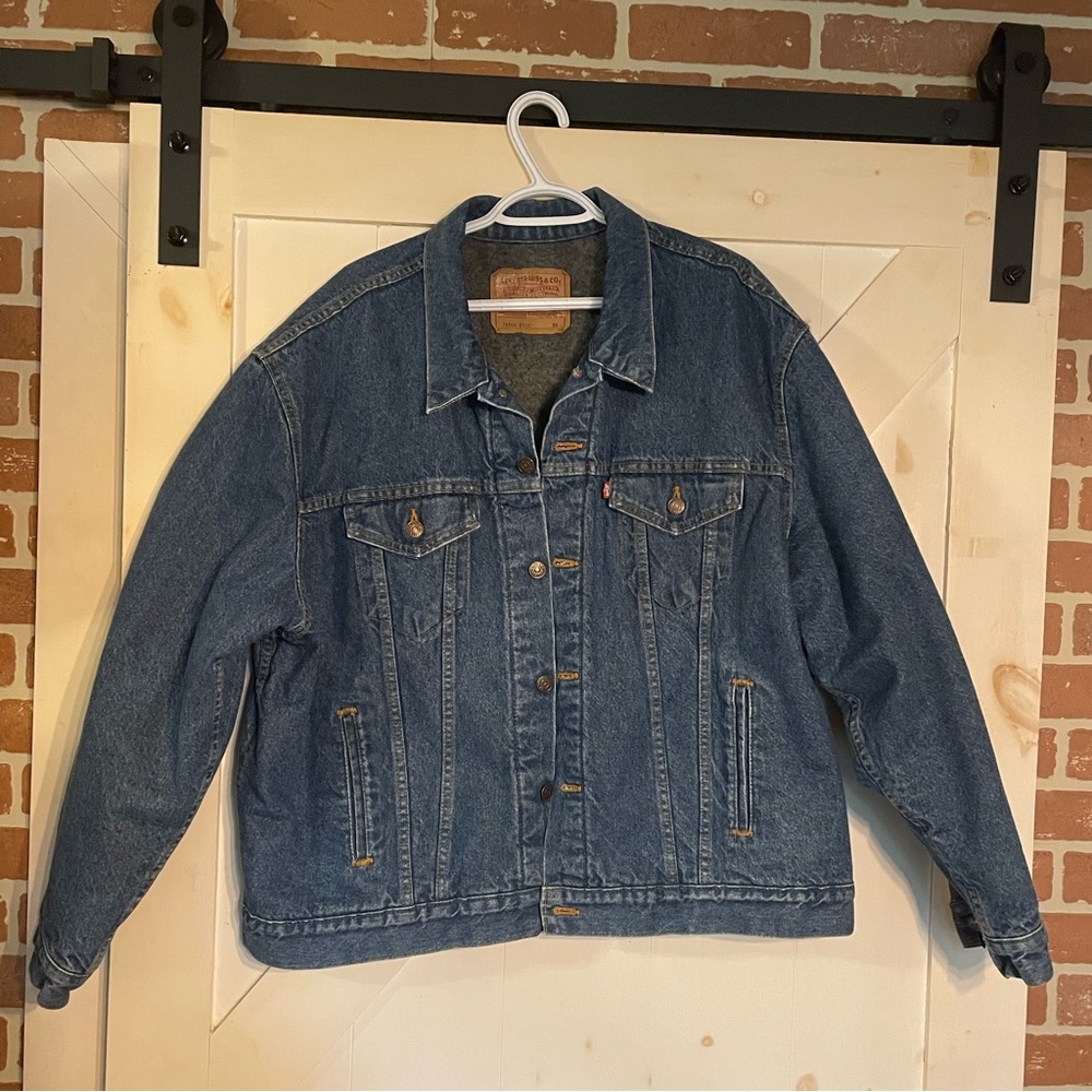 Made in the USA , blanket lined Levi’s jacket in great condition.